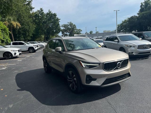Photo of 2024 Bright Dusk Metallic Volvo XC40