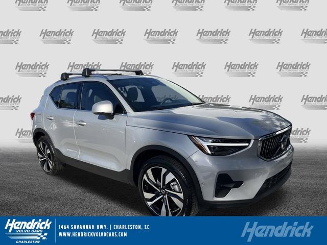 Photo of 2025 Silver Dawn Metallic Volvo XC40