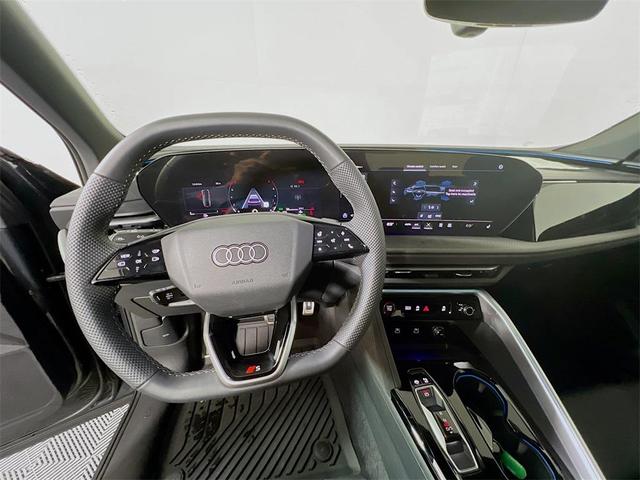 Photo of 2025 Tambora Gray Metallic Audi SQ5
