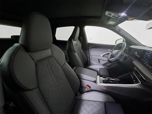 Photo of 2025 Tambora Gray Metallic Audi SQ5