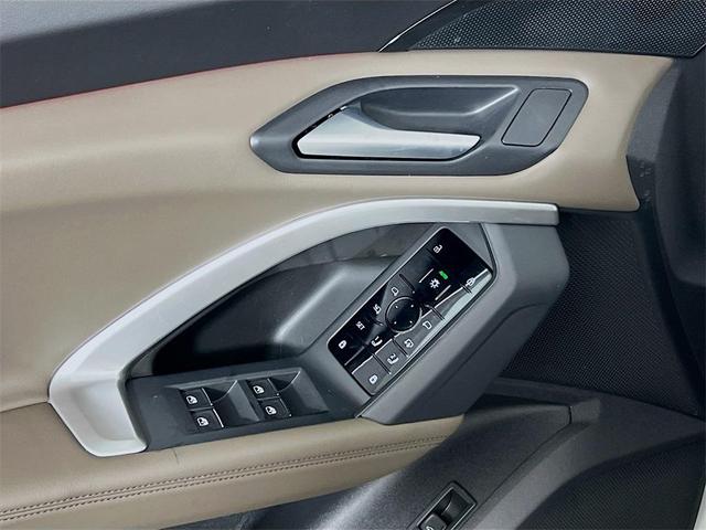 Photo of 2025 Glacier White Metallic Audi Q5
