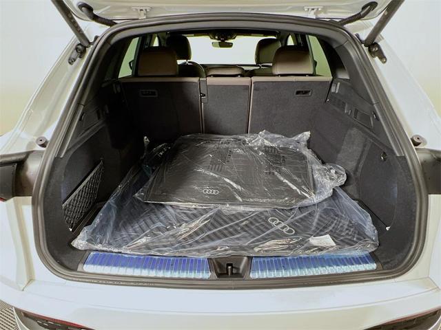Photo of 2025 Glacier White Metallic Audi Q5