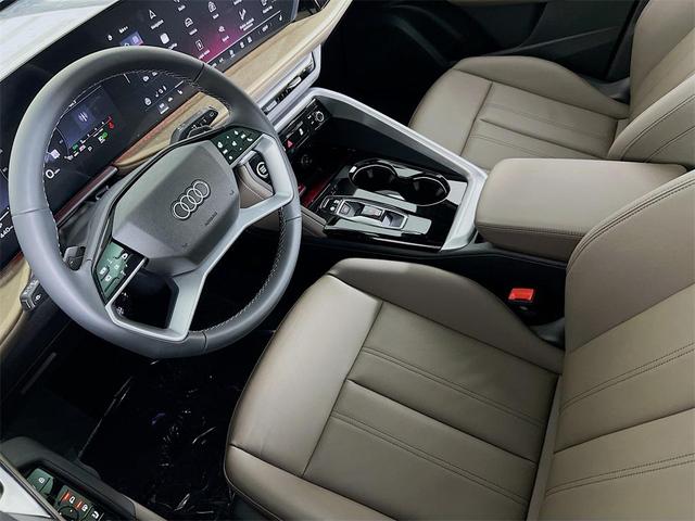 Photo of 2025 Glacier White Metallic Audi Q5