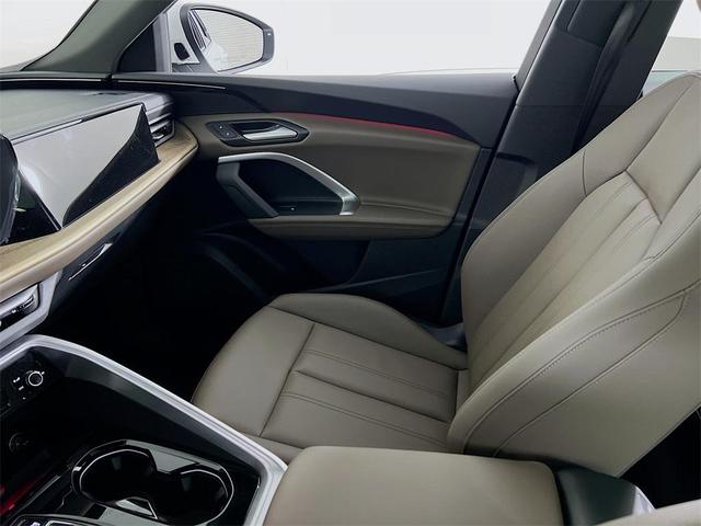 Photo of 2025 Glacier White Metallic Audi Q5