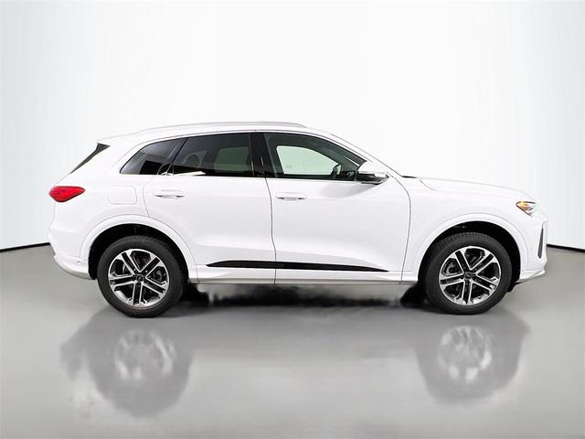 Photo of 2025 Glacier White Metallic Audi Q5