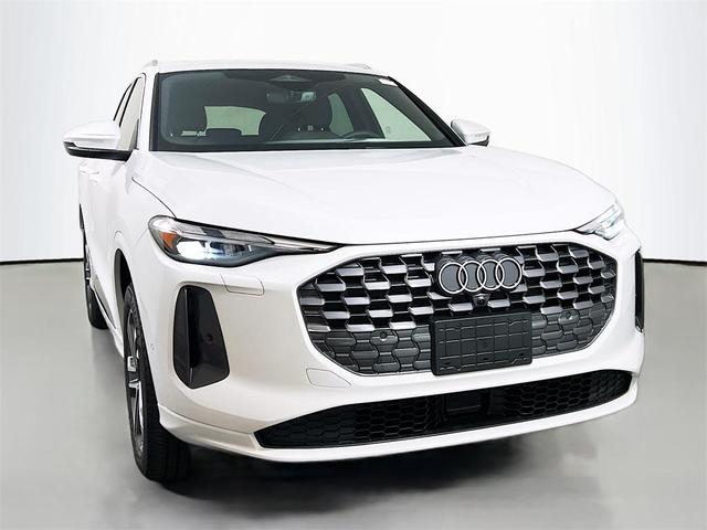 Photo of 2025 Glacier White Metallic Audi Q5