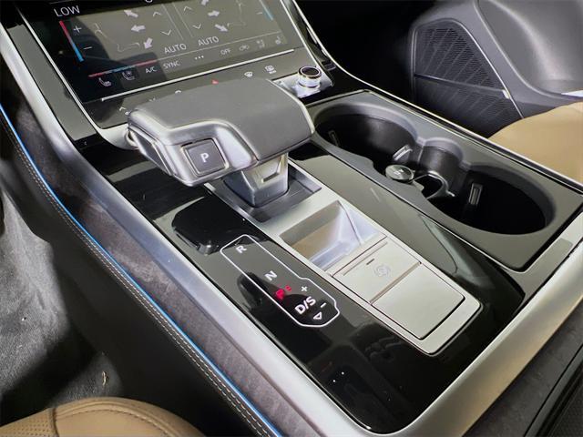 Photo of 2025 Mythos Black Metallic Audi Q7