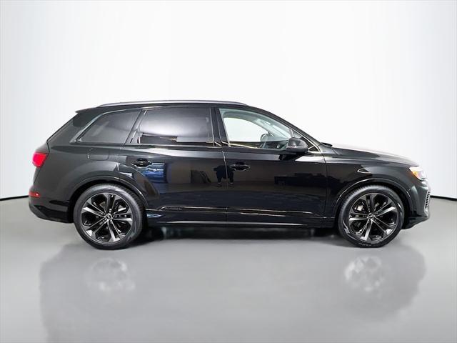 Photo of 2025 Mythos Black Metallic Audi Q7