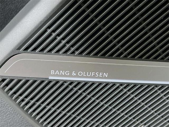 Photo of 2024 Glacier White Audi SQ5