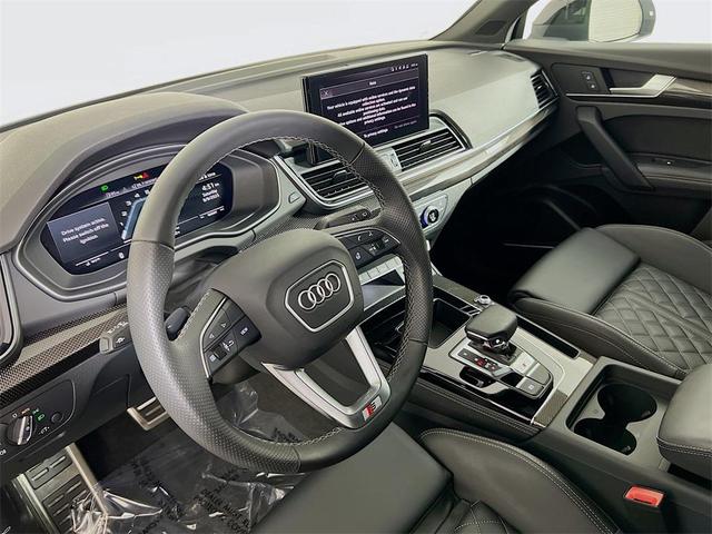 Photo of 2024 Glacier White Audi SQ5
