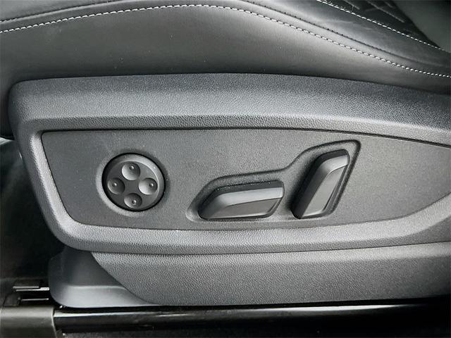 Photo of 2024 Glacier White Audi SQ5