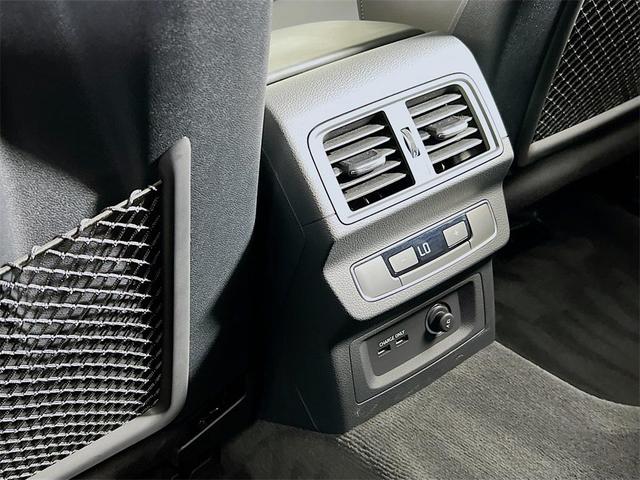 Photo of 2024 Glacier White Audi SQ5