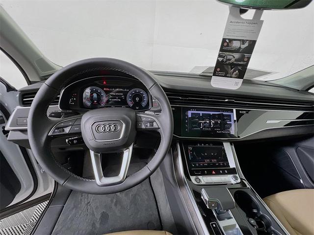 Photo of 2025 Glacier White Metallic Audi Q7