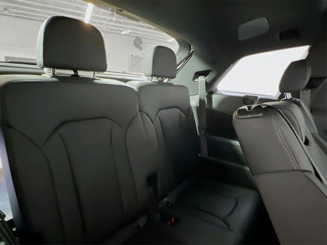 Photo of 2025 Waitomo Blue Metallic Audi Q7