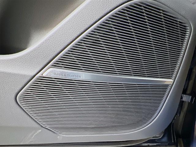 Photo of 2025 Waitomo Blue Metallic Audi Q7