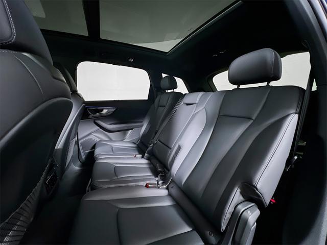 Photo of 2025 Waitomo Blue Metallic Audi Q7