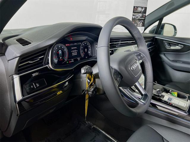 Photo of 2025 Waitomo Blue Metallic Audi Q7