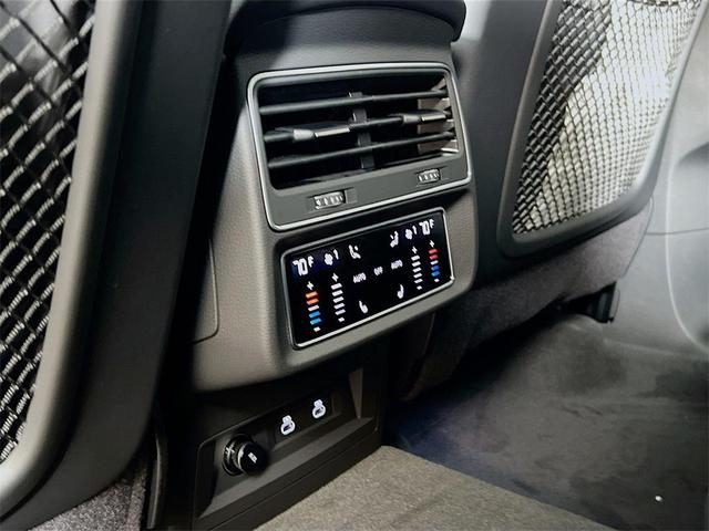 Photo of 2025 Waitomo Blue Metallic Audi Q7