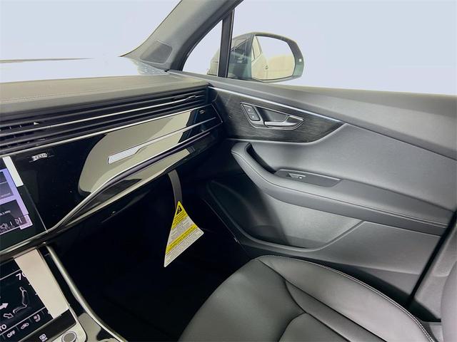 Photo of 2025 Waitomo Blue Metallic Audi Q7