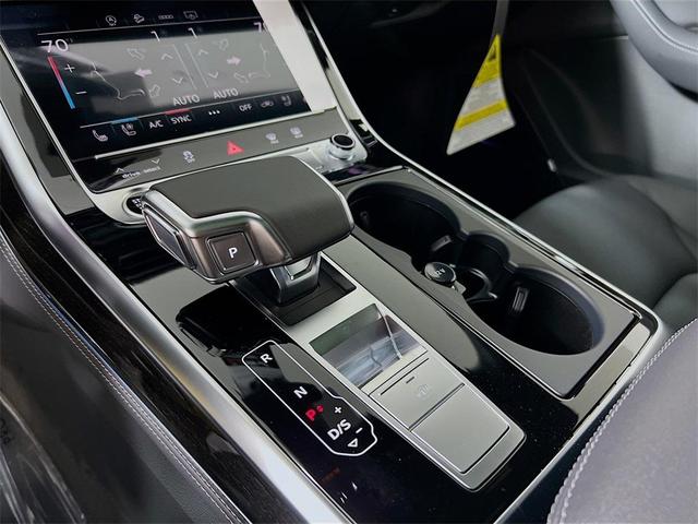 Photo of 2025 Waitomo Blue Metallic Audi Q7