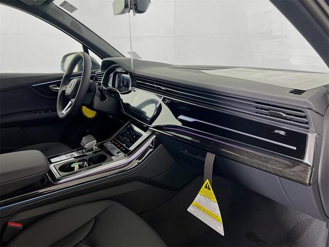 Photo of 2025 Waitomo Blue Metallic Audi Q7