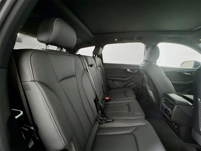 Photo of 2025 Waitomo Blue Metallic Audi Q7