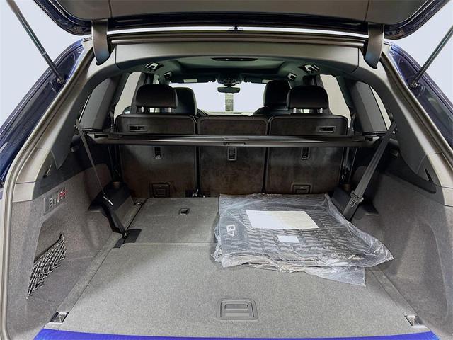 Photo of 2025 Waitomo Blue Metallic Audi Q7