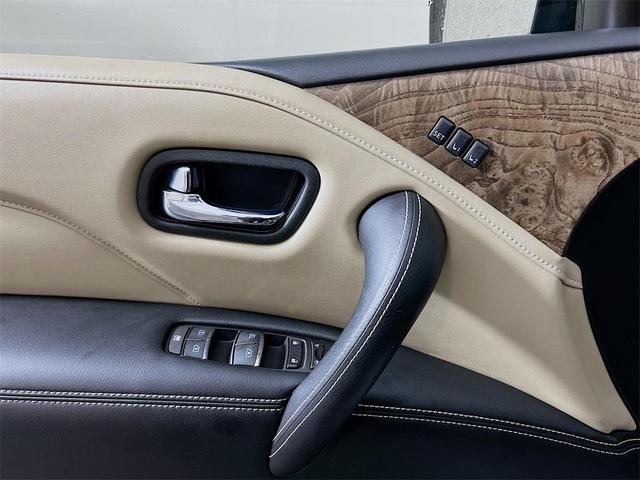 Photo of 2021 Moonstone White INFINITI QX80