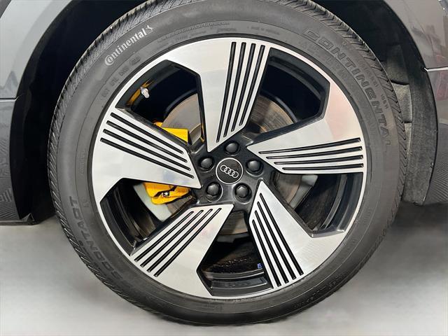 Photo of 2022 Gray Metallic Audi e-tron