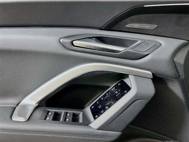 Photo of 2025 Mythos Black Metallic Audi Q5
