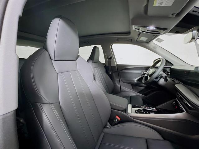 Photo of 2025 Mythos Black Metallic Audi Q5