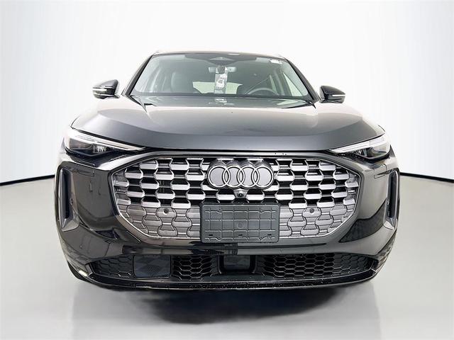 Photo of 2025 Mythos Black Metallic Audi Q5