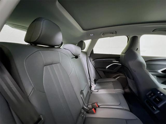 Photo of 2025 Mythos Black Metallic Audi Q5