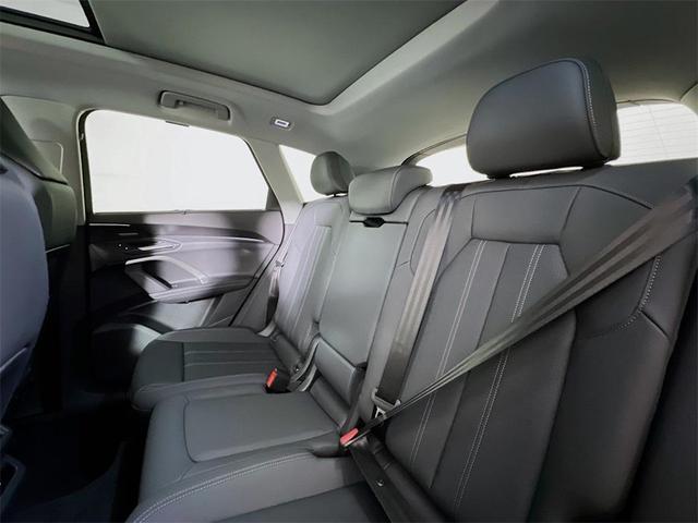Photo of 2025 Mythos Black Metallic Audi Q5