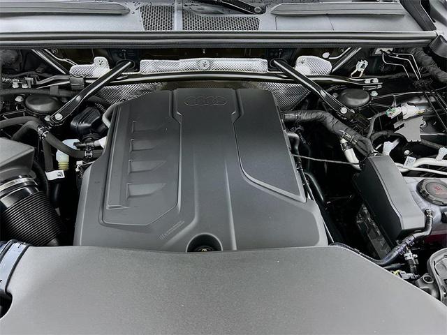 Photo of 2025 Mythos Black Metallic Audi Q5
