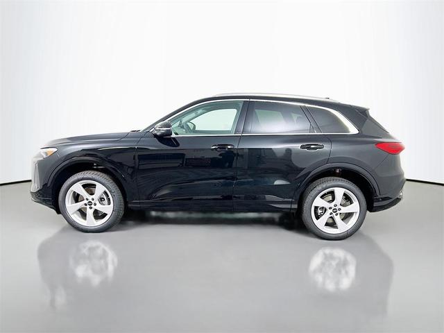Photo of 2025 Mythos Black Metallic Audi Q5