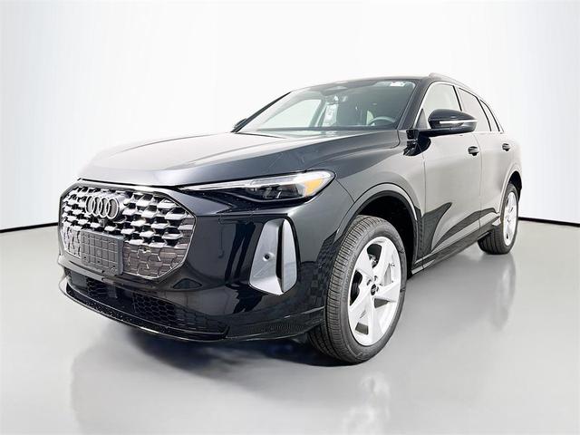 Photo of 2025 Mythos Black Metallic Audi Q5