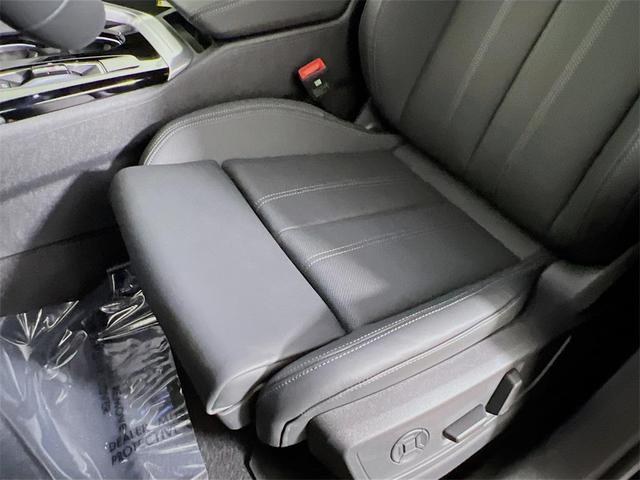 Photo of 2025 Mythos Black Metallic Audi Q5
