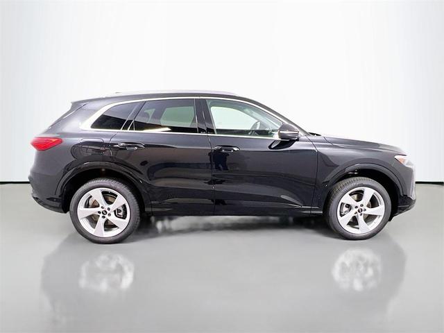 Photo of 2025 Mythos Black Metallic Audi Q5