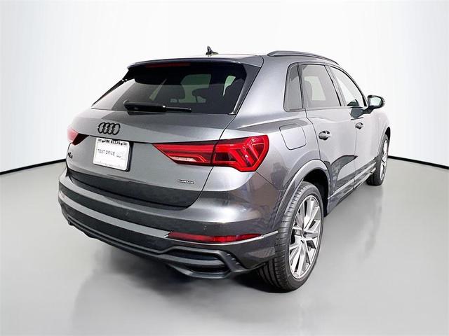 Photo of 2025 Daytona Gray Pearl Effect Audi Q3
