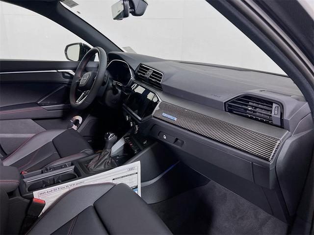 Photo of 2025 Daytona Gray Pearl Effect Audi Q3