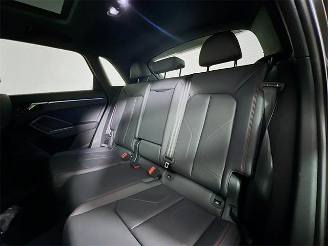 Photo of 2025 Daytona Gray Pearl Effect Audi Q3