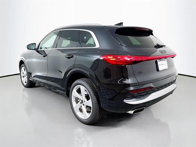 Photo of 2025 Mythos Black Metallic Audi Q5
