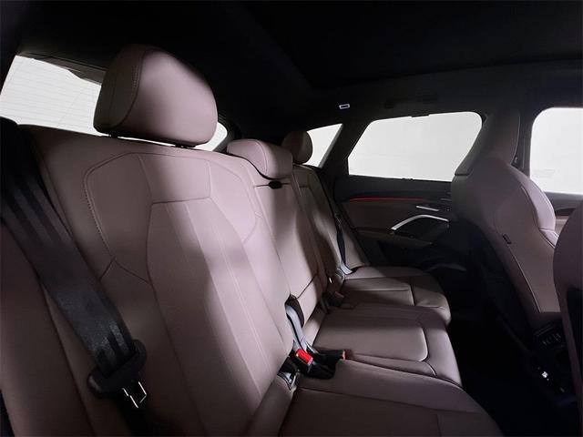 Photo of 2025 Mythos Black Metallic Audi Q5