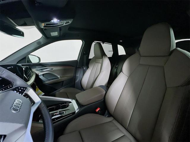 Photo of 2025 Mythos Black Metallic Audi Q5