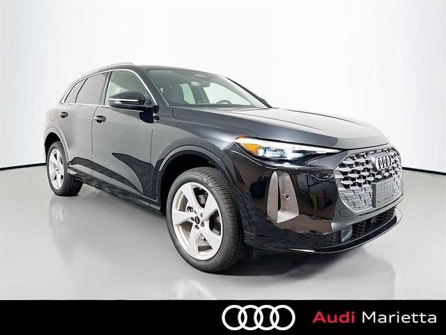 Photo of 2025 Mythos Black Metallic Audi Q5
