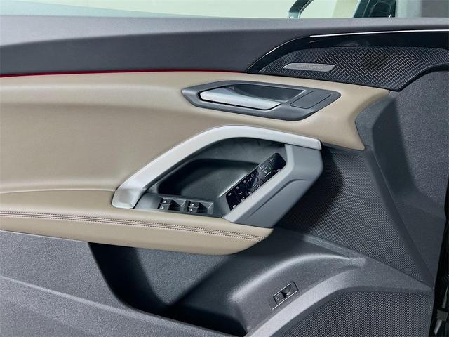Photo of 2025 Mythos Black Metallic Audi Q5