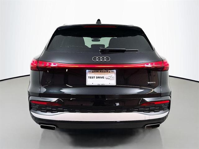 Photo of 2025 Mythos Black Metallic Audi Q5