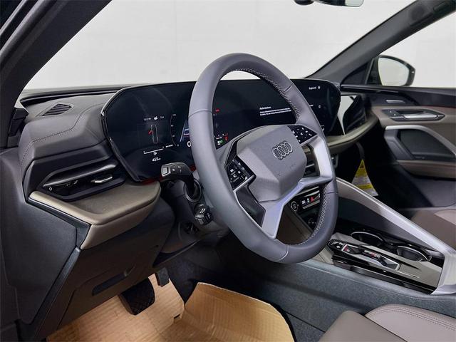 Photo of 2025 Mythos Black Metallic Audi Q5
