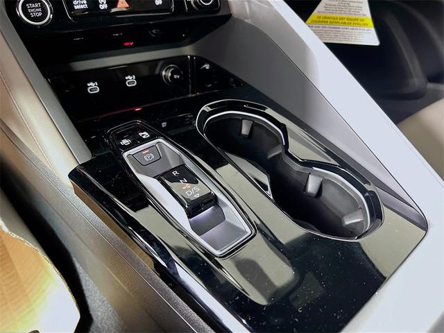 Photo of 2025 Mythos Black Metallic Audi Q5
